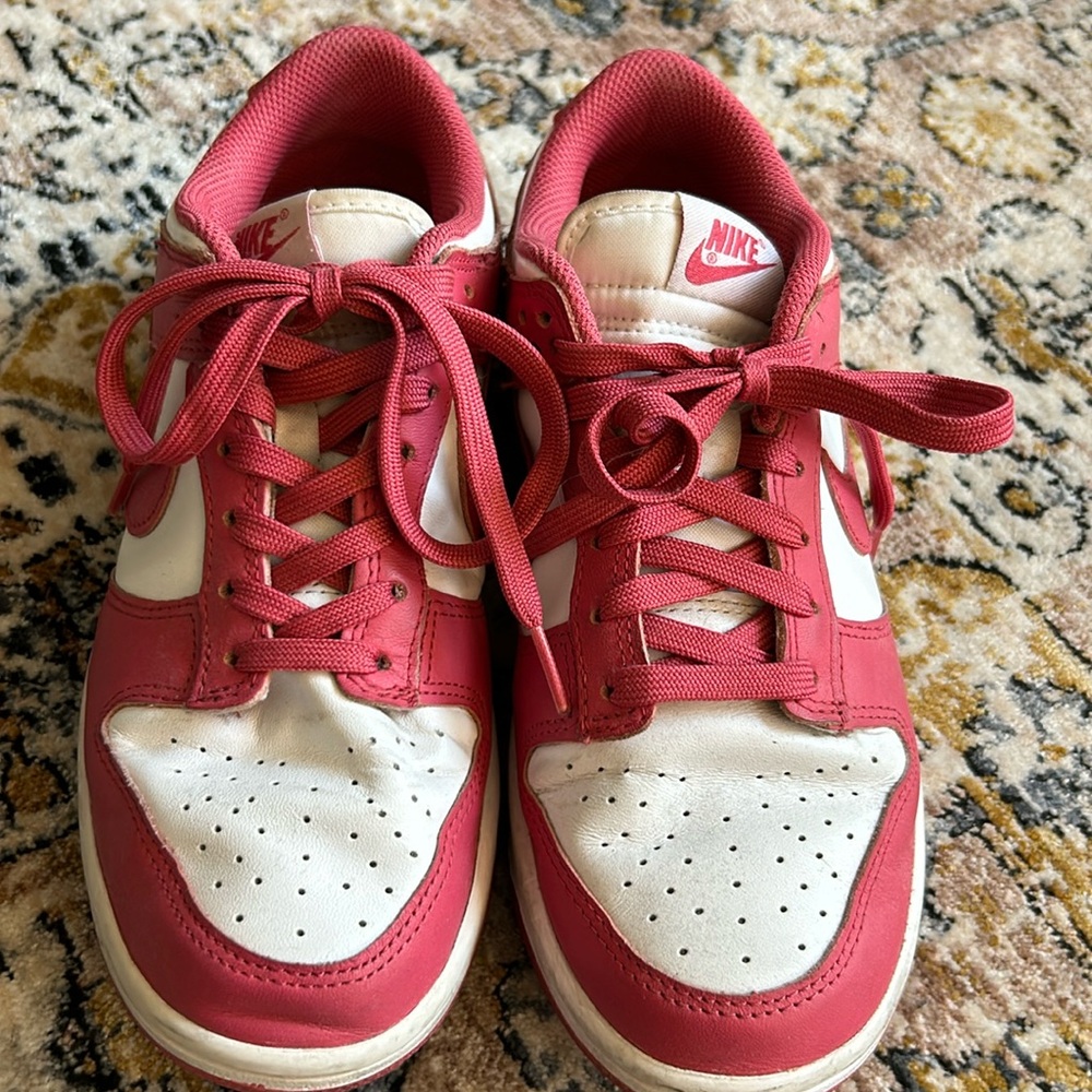 Nike Dunk women’s pink SZ 71/2